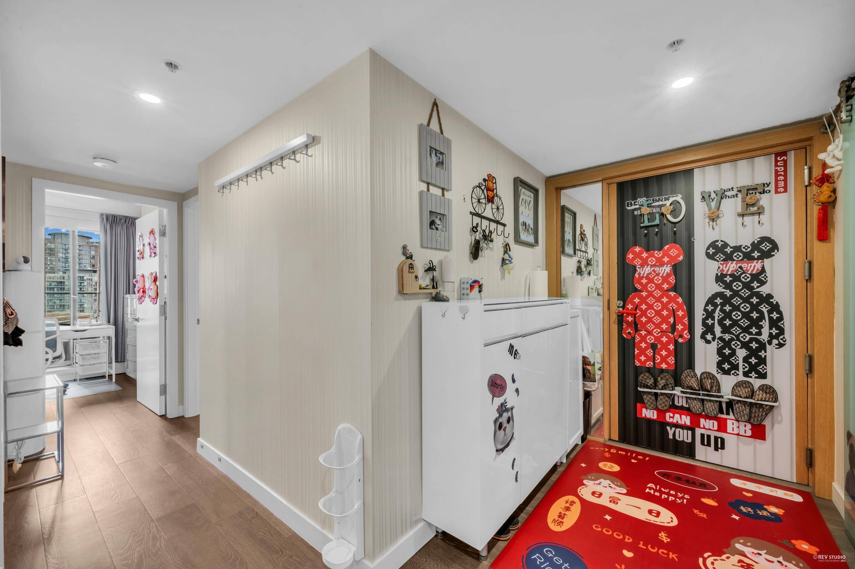 Vancouver, BC V6B 0M6,777 Richards ST #1709