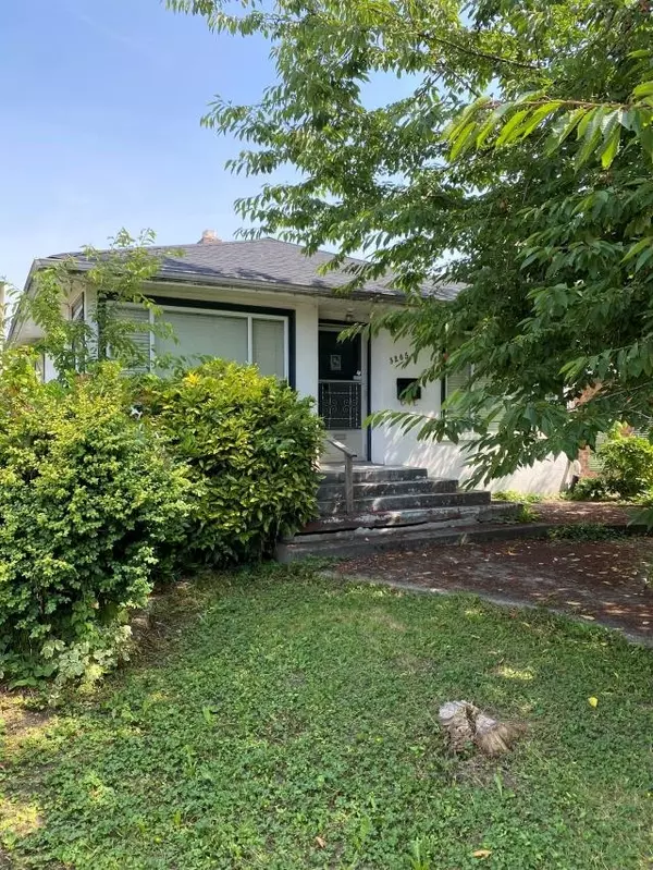 3205 Grant ST, Vancouver, BC V5K 3J1