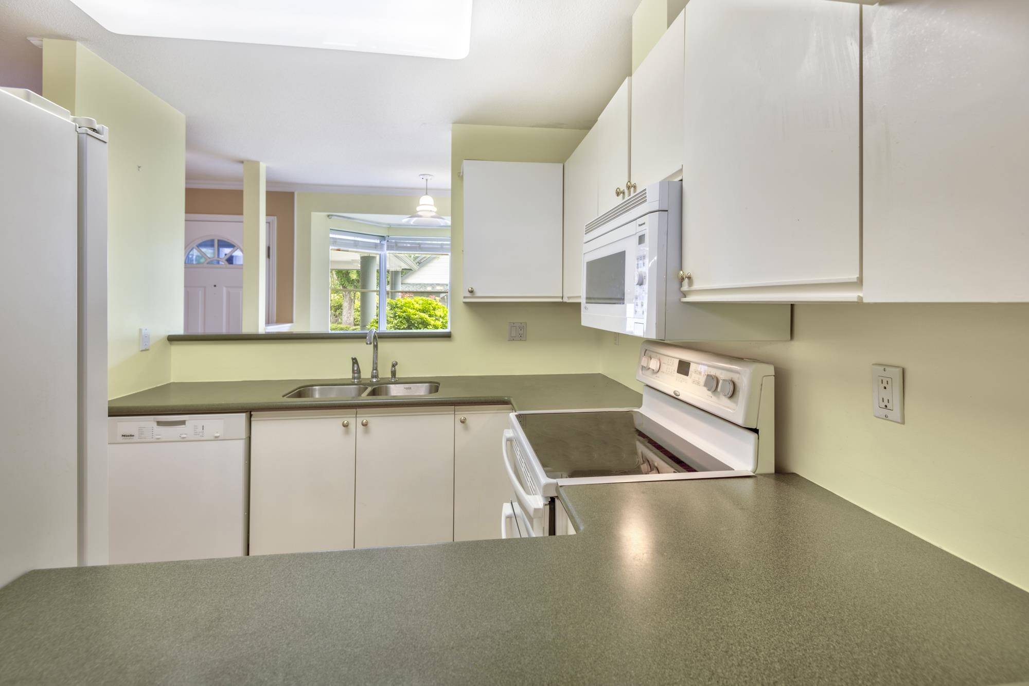 9088 Holt RD #47 Surrey, BC V3V 4H3