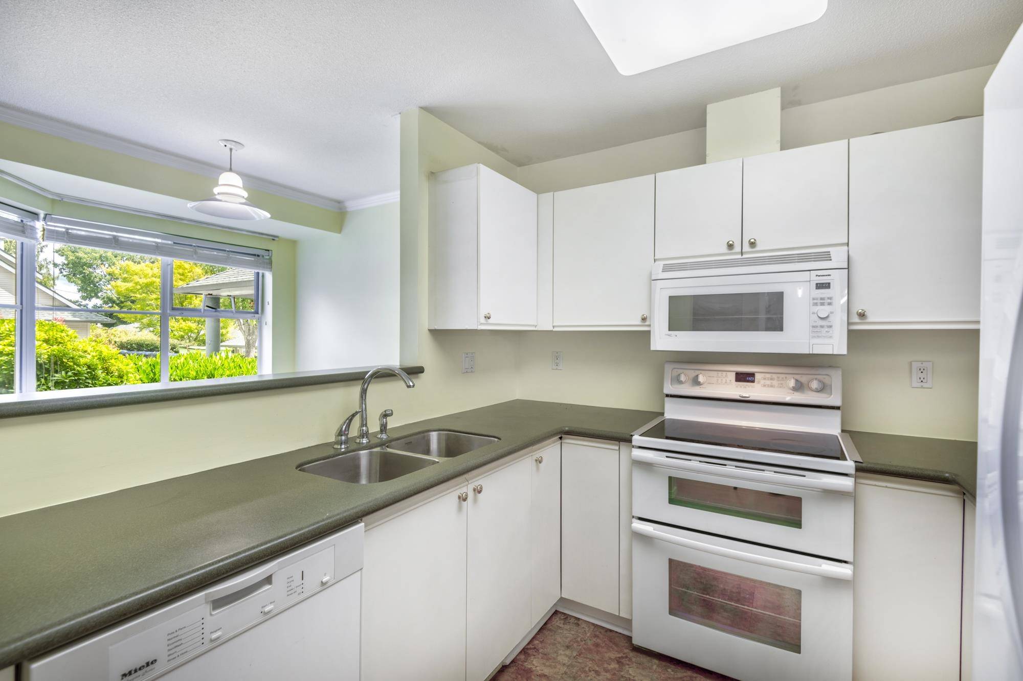 9088 Holt RD #47 Surrey, BC V3V 4H3