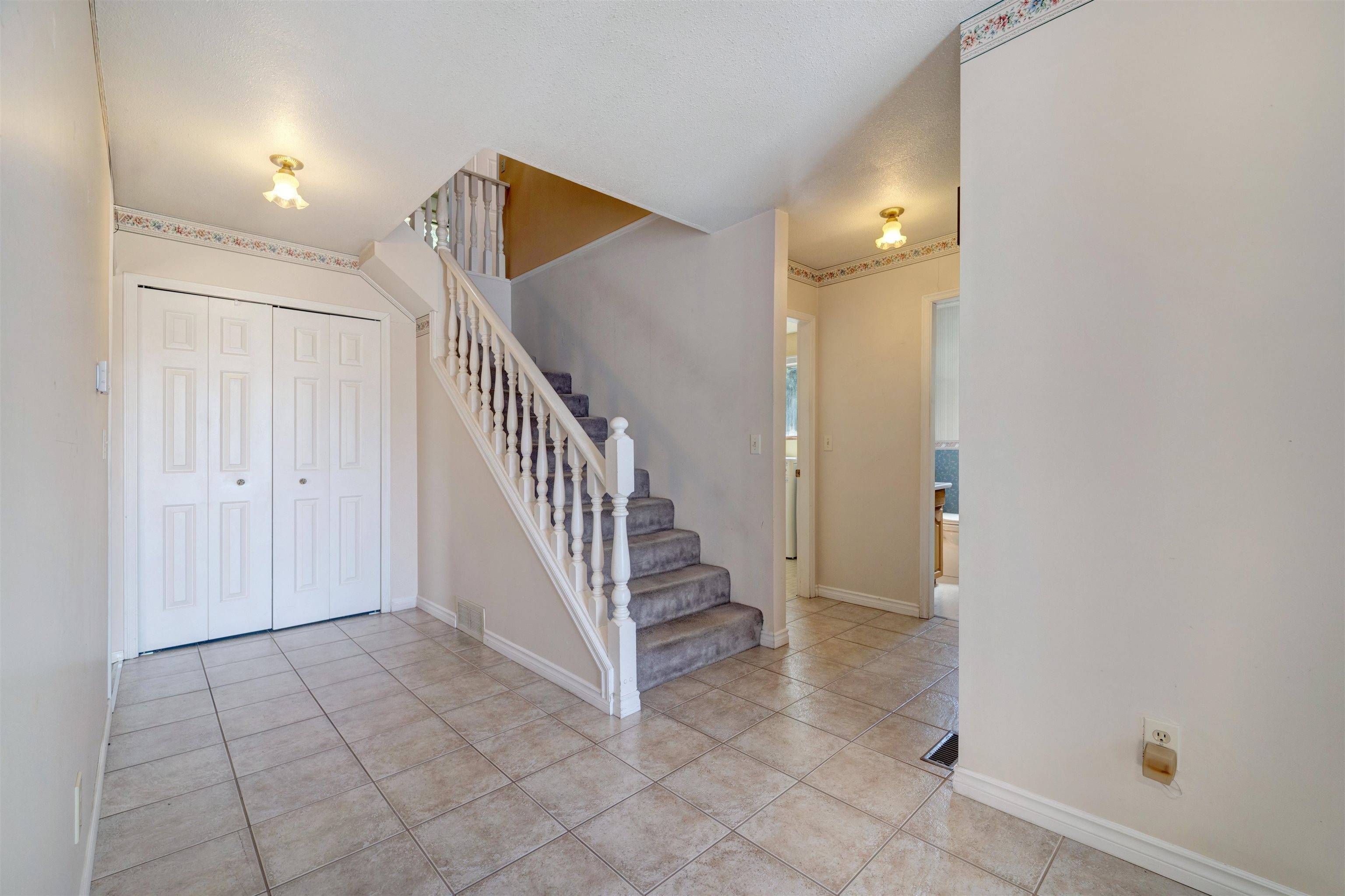 Surrey, BC V4A 1A7,16097 10 AVE