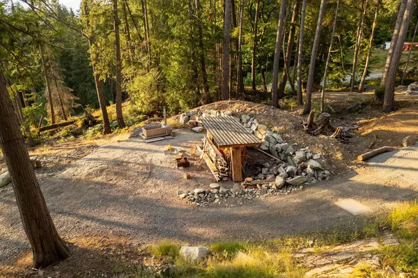 1701 Joan Audrey LN Bowen Island, BC V0N 1G2