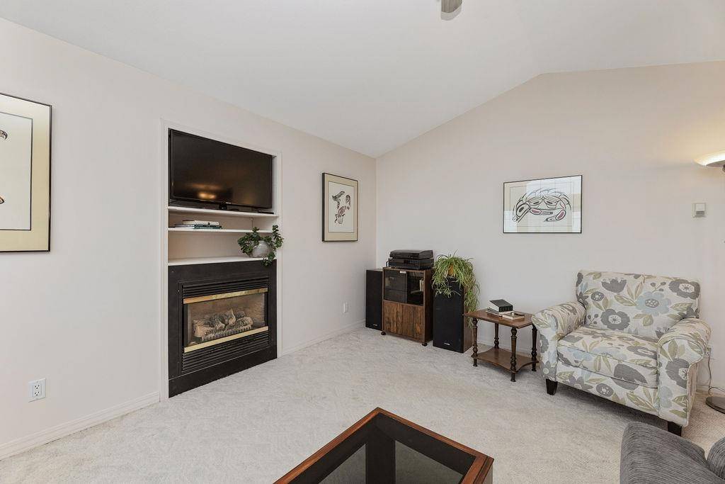 5174 Radcliffe RD Sechelt, BC V7Z 0C1