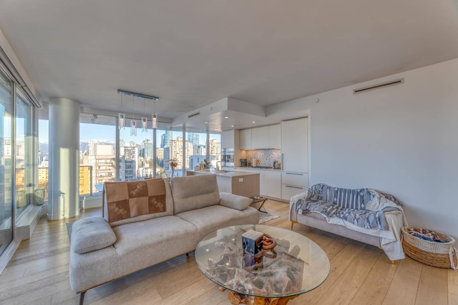 1365 Davie ST #1401 Vancouver, BC V6E 1N5