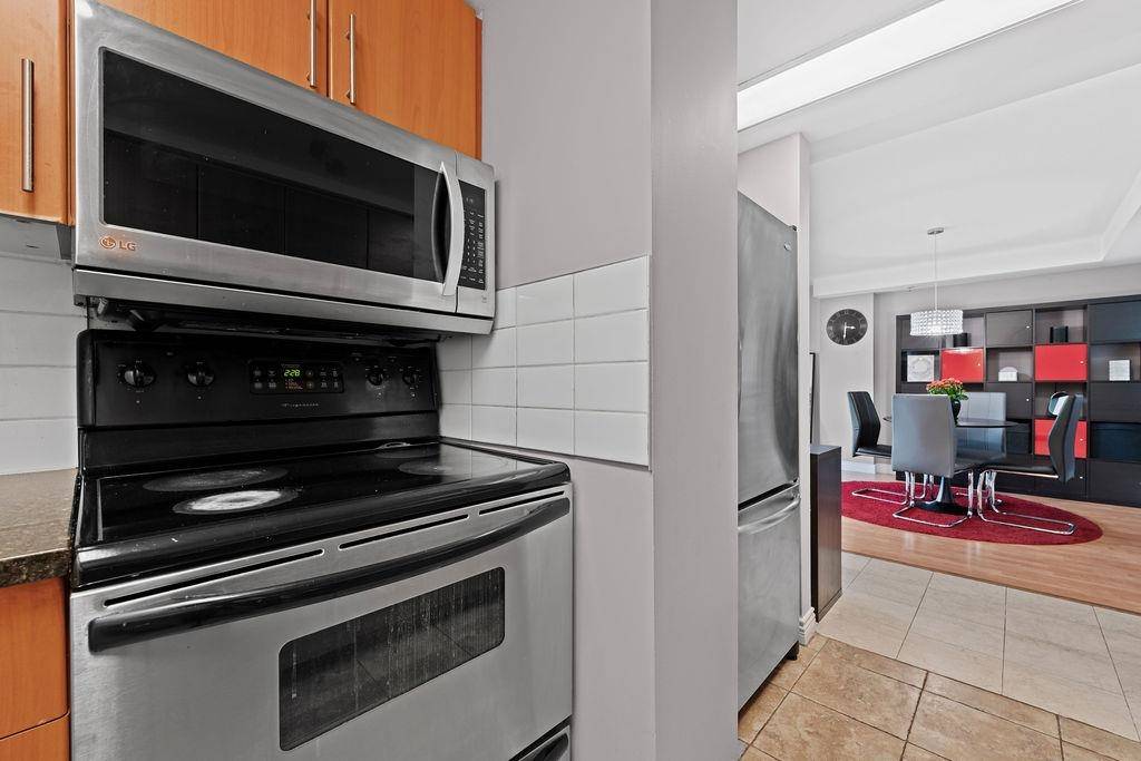 Vancouver, BC V6B 5Z4,212 Davie ST #205