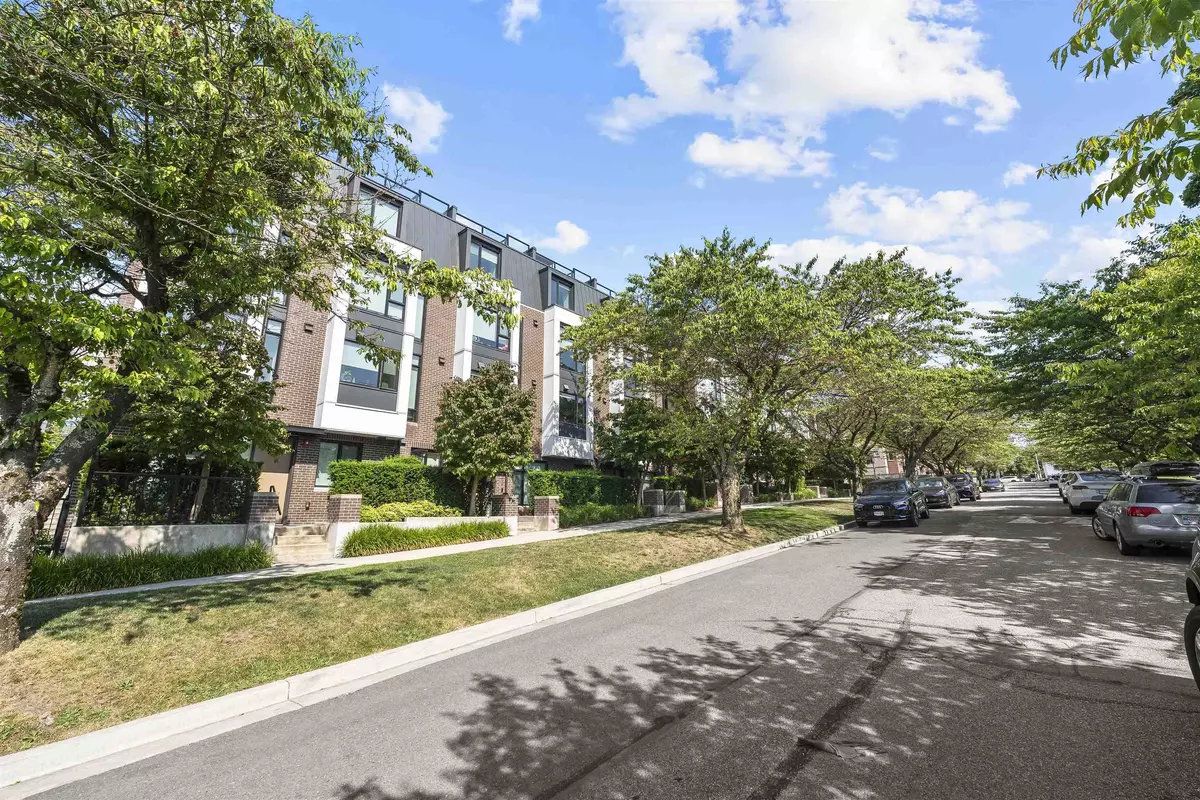 Vancouver, BC V5X 2Y4,7605 Yukon ST