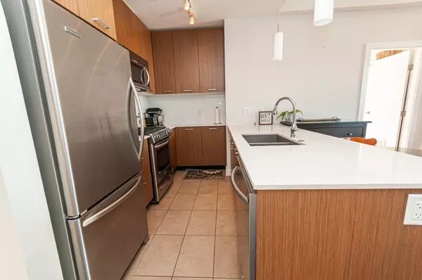 North Vancouver, BC V7P 0B3,1182 W 16 ST #405