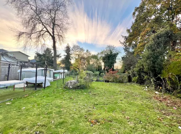 Surrey, BC V3T 3P8,11037 131 ST