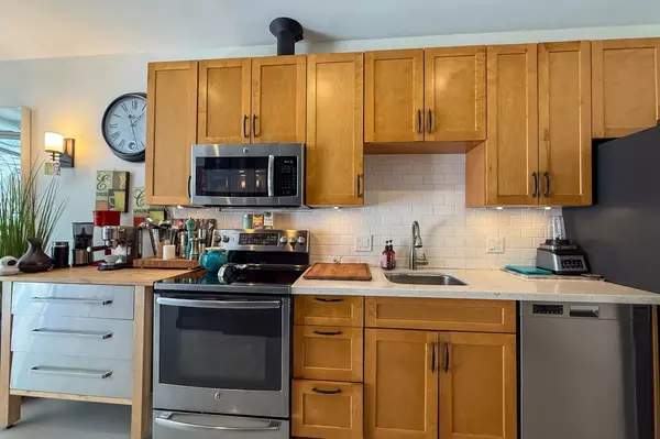 Vancouver, BC V6B 2S8,1230 Hamilton ST #202