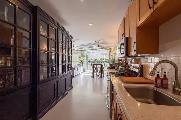 Vancouver, BC V6B 2S8,1230 Hamilton ST #202