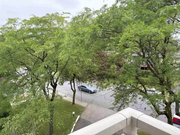 Vancouver, BC V5Z 3N2,6076 Tisdall ST #305