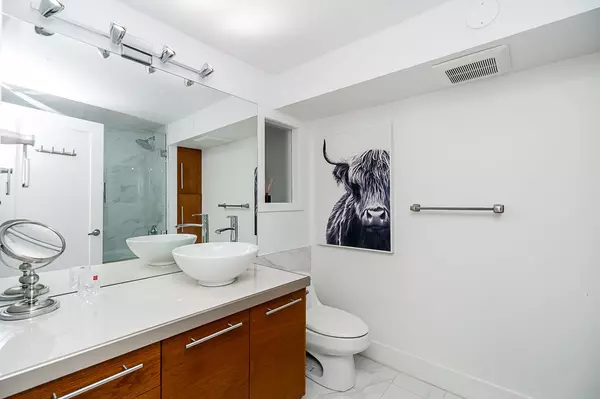 1238 Seymour ST #212 Vancouver, BC V6B 6J3
