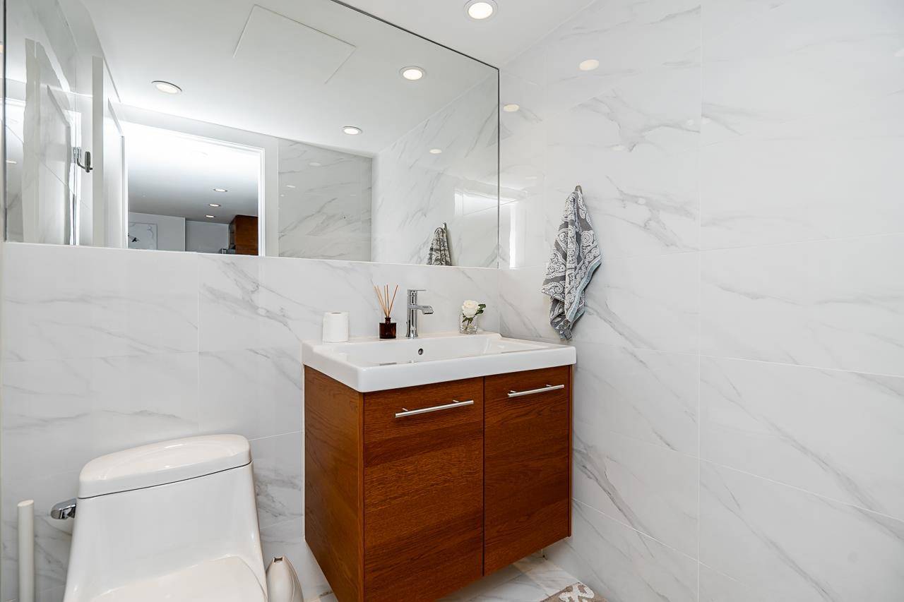 Vancouver, BC V6B 6J3,1238 Seymour ST #212