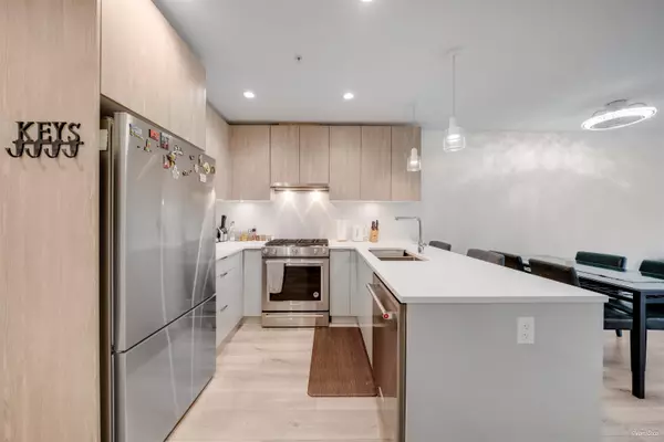 North Vancouver, BC V7L 0H2,128 E 8th ST #207