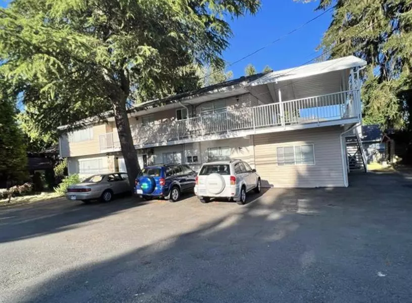 9718 156 St, Surrey, BC V3R 0X9