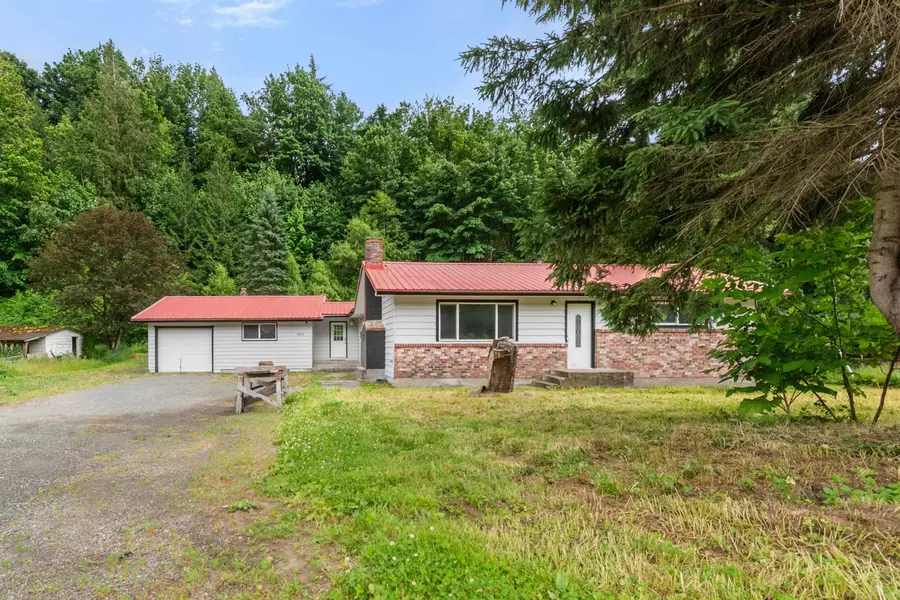 1010 Columbia Valley RD, Columbia Valley, BC V2R 4X6