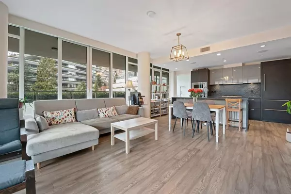 788 Arthur Erickson PL #203 West Vancouver, BC V7T 0B6