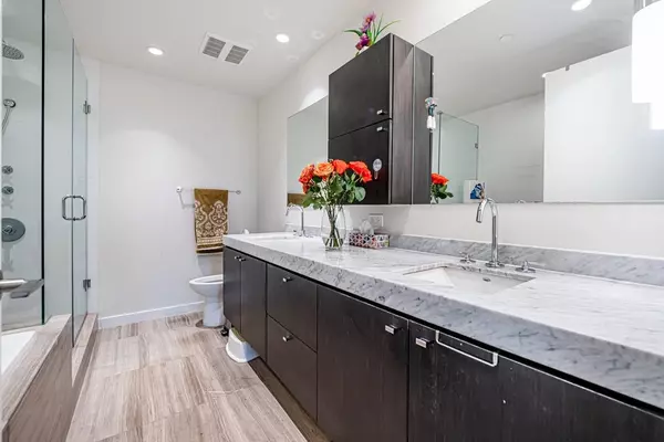 788 Arthur Erickson PL #203 West Vancouver, BC V7T 0B6