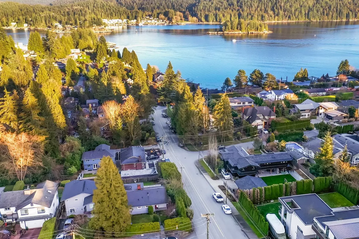 North Vancouver, BC V7G 1T3,1008 Caledonia AVE