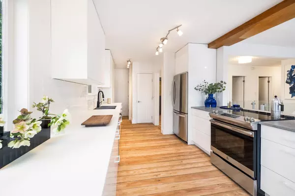 North Vancouver, BC V7G 1T3,1008 Caledonia AVE