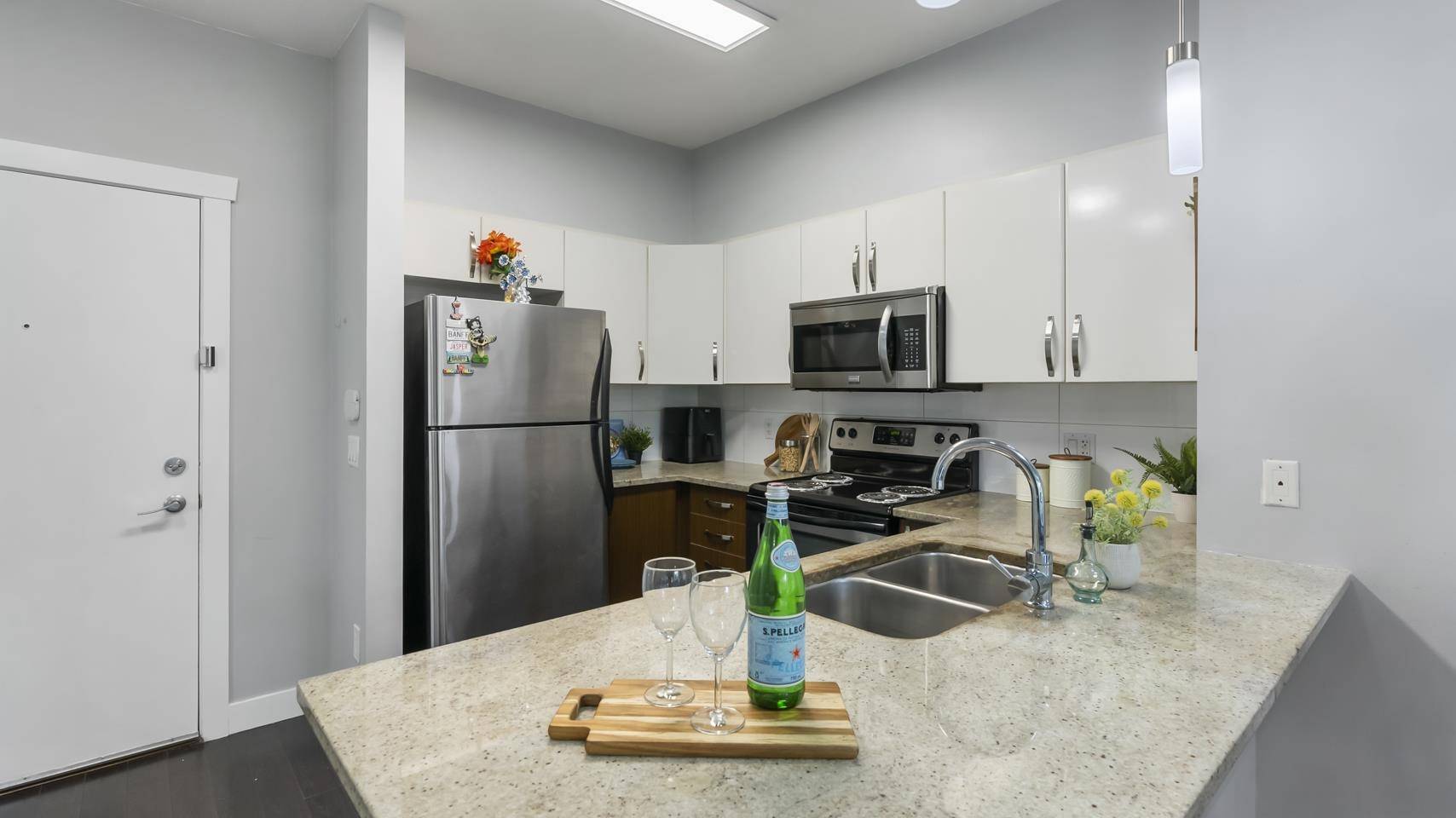 13555 Gateway DR #110 Surrey, BC V3T 0B5