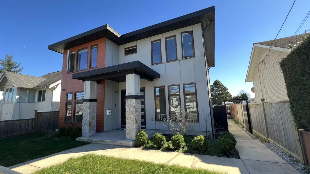 1422 Tenth AVE, New Westminster, BC V3M 3J1