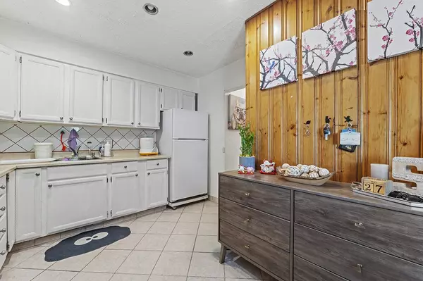 Vancouver, BC V5R 3Z1,4867 Chatham ST