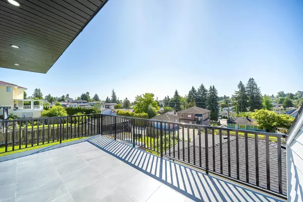 Burnaby, BC V3N 2N7,8014 11th AVE