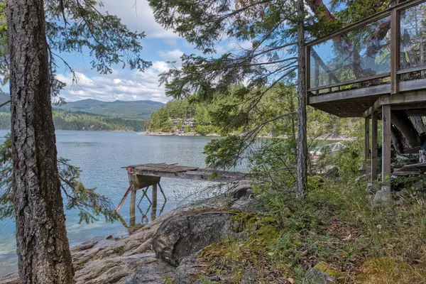 Sechelt, BC V7Z 0C9,6761 Sandy Hook TRL