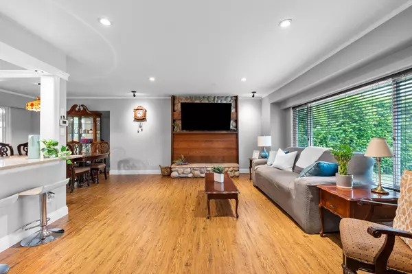 Coquitlam, BC V3J 1X2,943 Dennison AVE