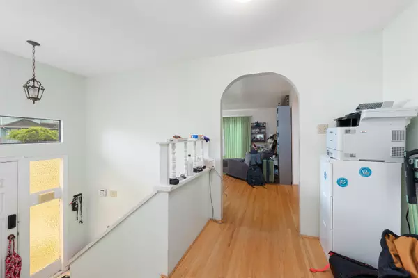 Burnaby, BC V5J 1Y5,4922 Irmin ST