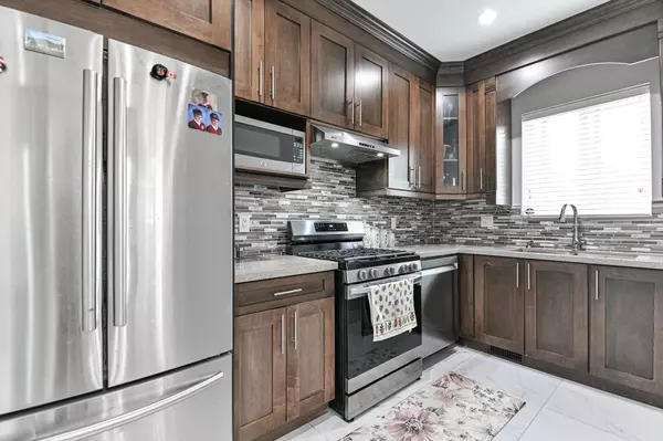 2614 Railcar CRES Abbotsford, BC V4X 0B8