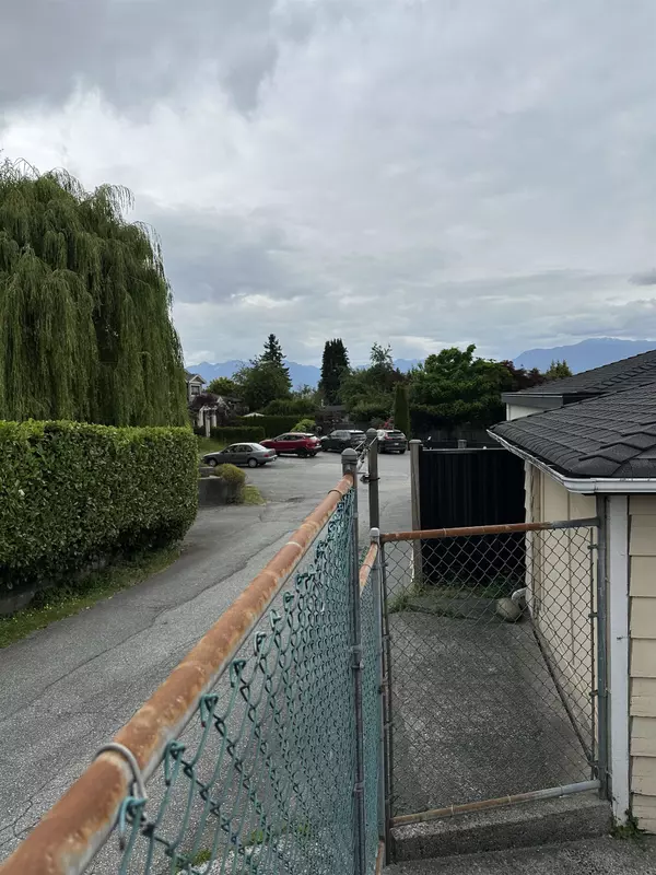 Burnaby, BC V5H 3A5,5529 Booth AVE