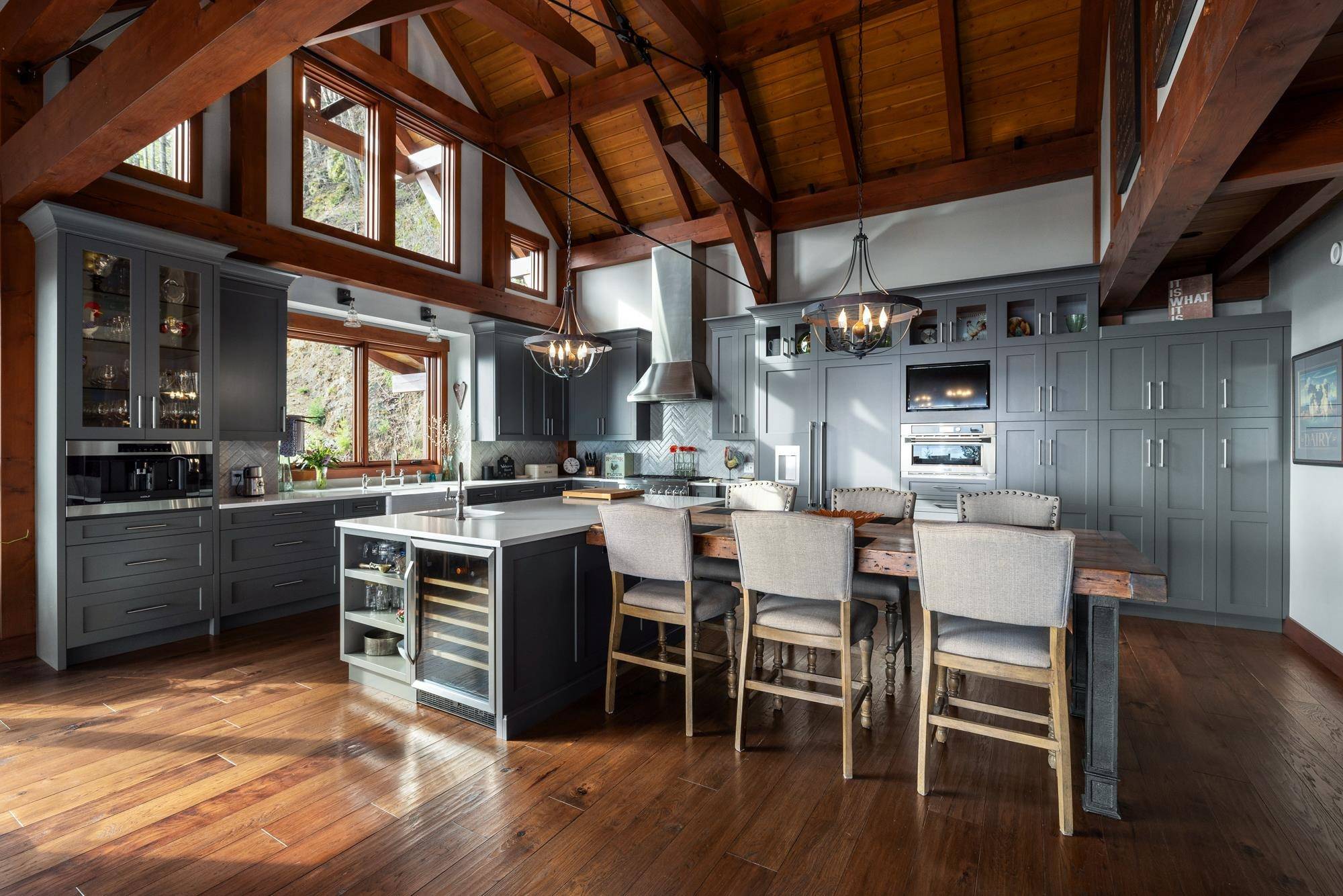 800 Taylor RD Bowen Island, BC V0N 1G1