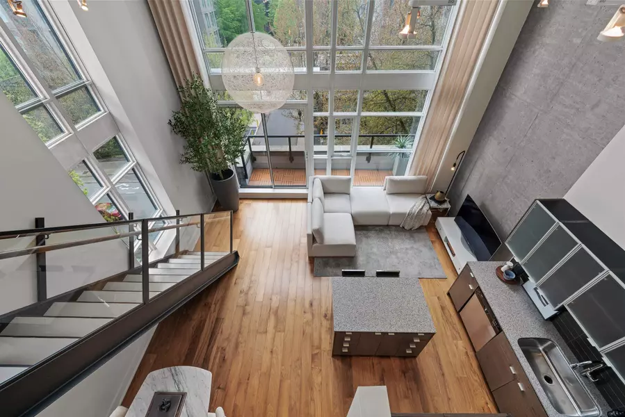 988 Richards ST #403, Vancouver, BC V6B 8R2