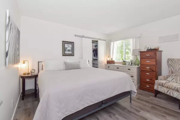 Surrey, BC V3S 4H7,5906 176a ST #101