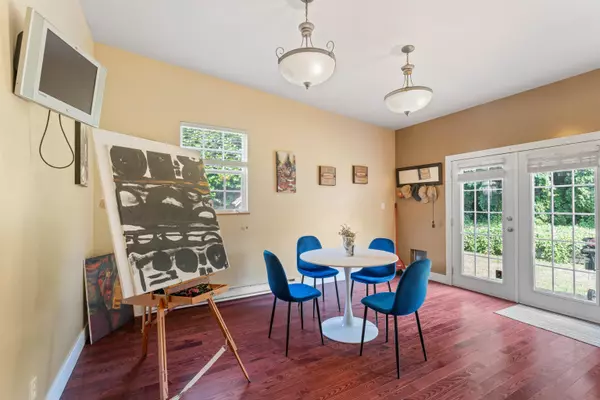 Coquitlam, BC V3K 2C8,316 Laval SQ