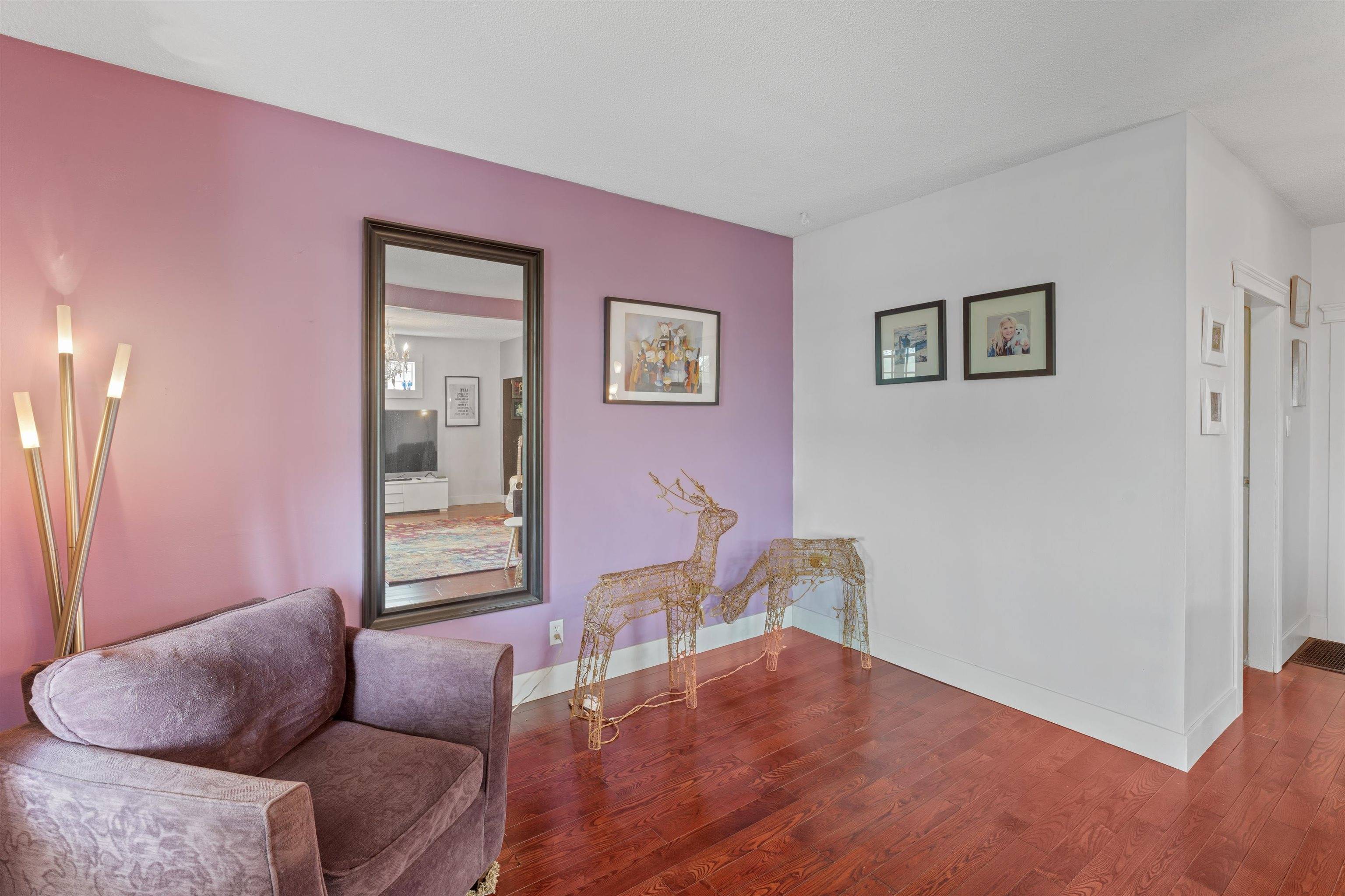 Coquitlam, BC V3K 2C8,316 Laval SQ