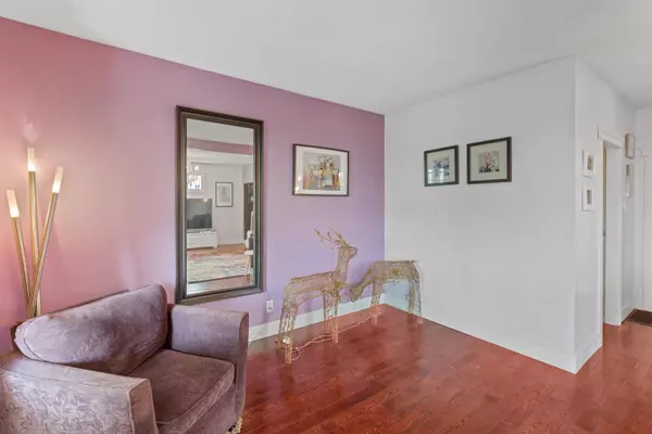 Coquitlam, BC V3K 2C8,316 Laval SQ