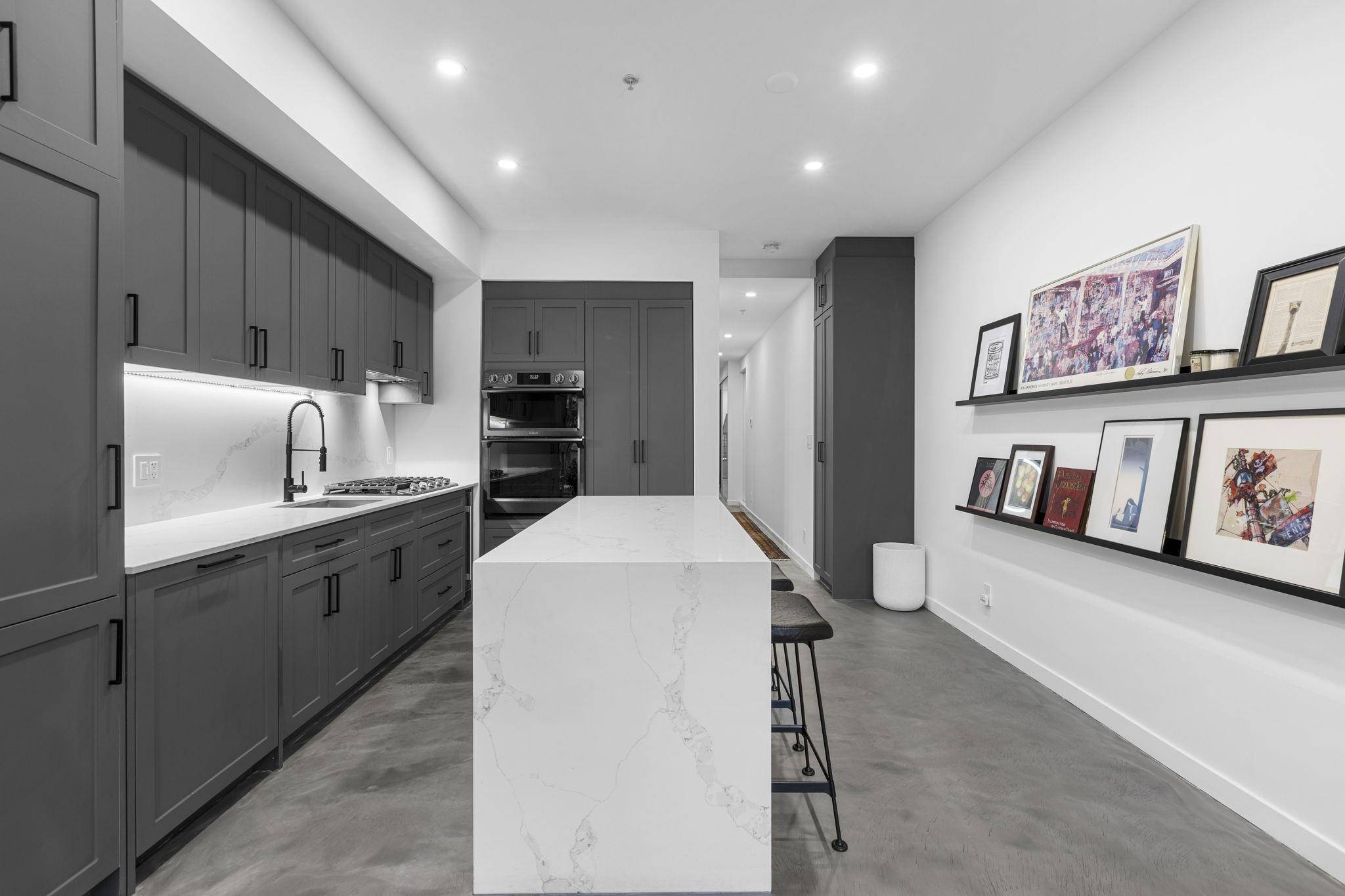 Vancouver, BC V6B 1A4,12 Water ST #508