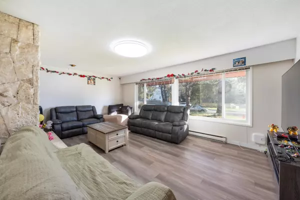 Coquitlam, BC V3C 4C2,830 Irvine ST