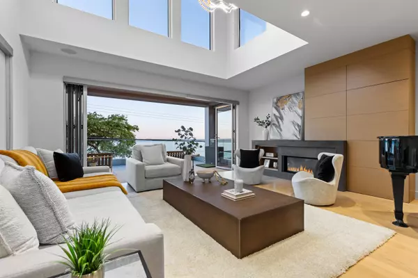 White Rock, BC V4A 0A9,14559 Marine DR