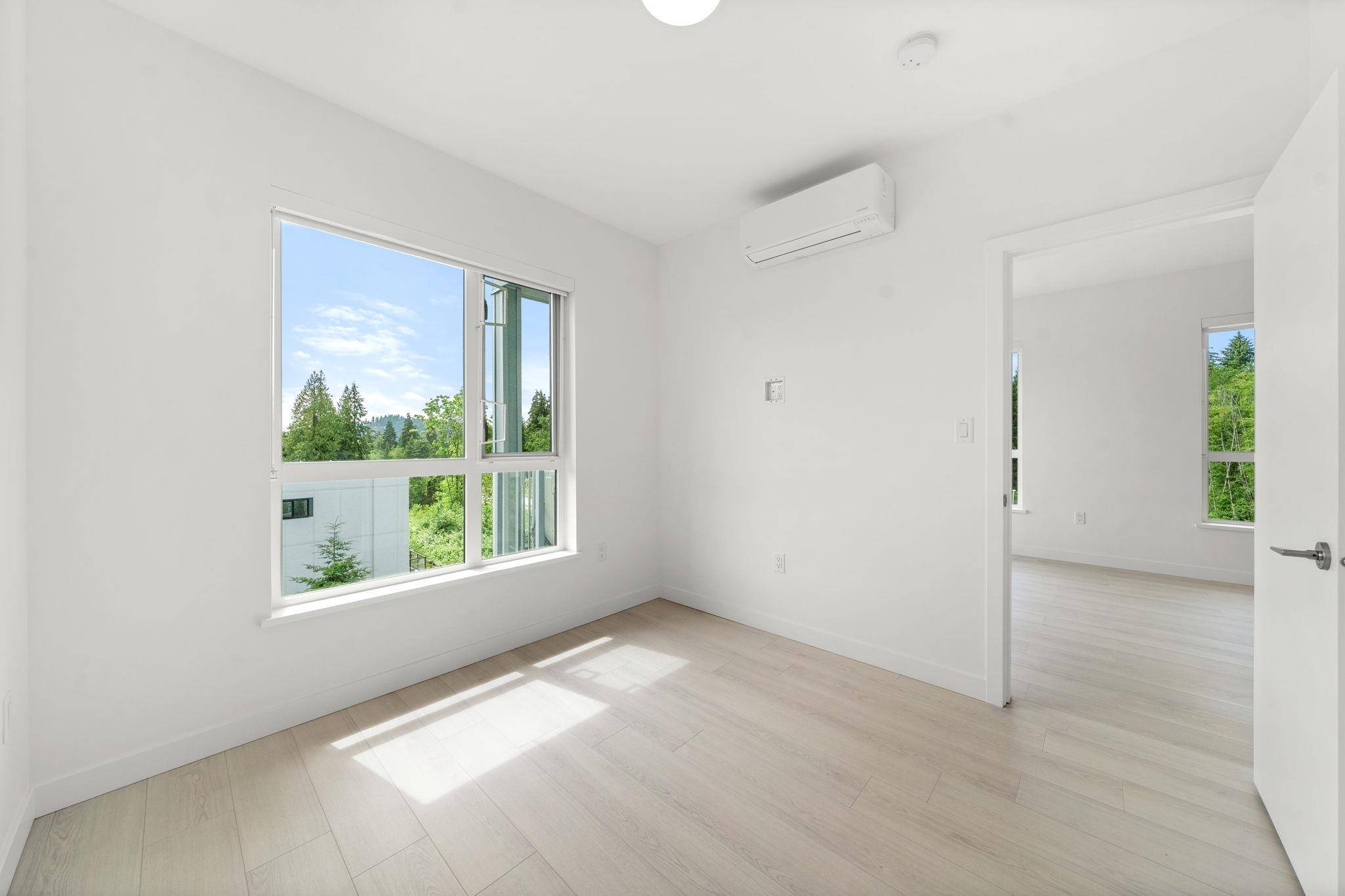 3594 Malsum DR #404 North Vancouver, BC V7G 0B4