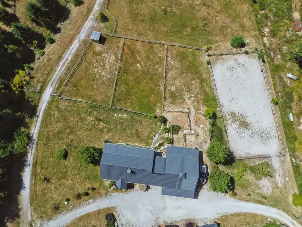 Roberts Creek, BC V0N 2W5,2247 Pixton RD