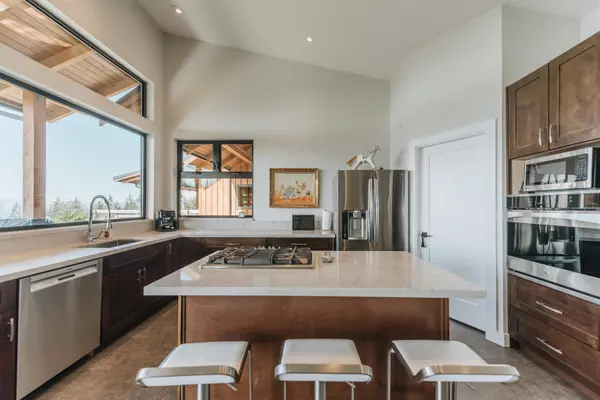 2247 Pixton RD Roberts Creek, BC V0N 2W5