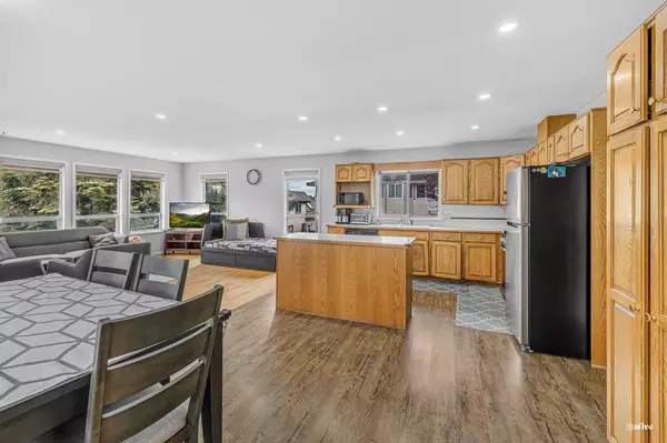 Surrey, BC V4N 3C7,9416 163a ST