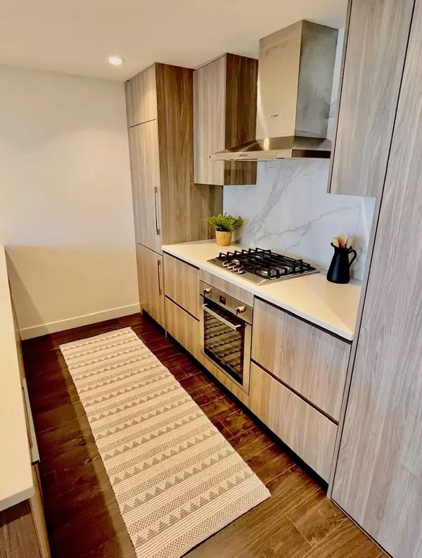 9887 Whalley BLVD #1105 Surrey, BC V3T 0P4