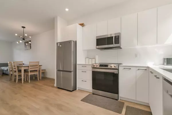 Surrey, BC V3S 0A9,15235 Sitka DR #99