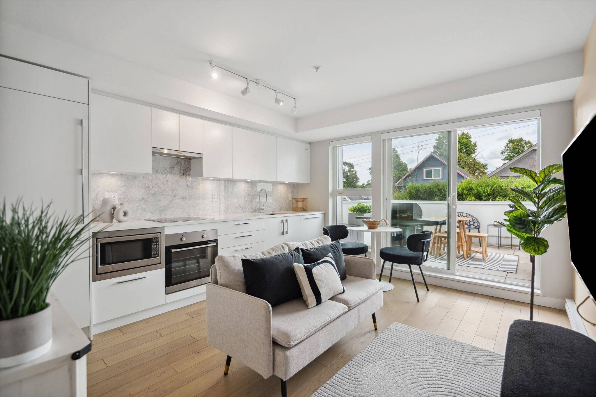 2508 Fraser ST #208, Vancouver, BC V5T 3V4