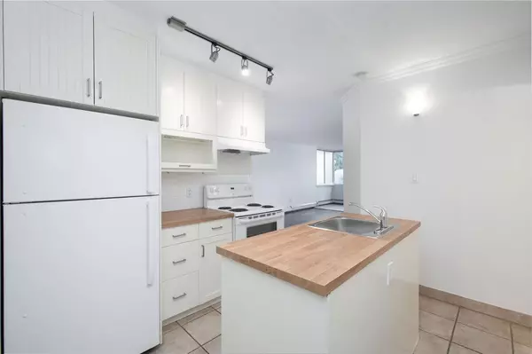 West Vancouver, BC V7T 1L1,1425 Esquimalt AVE #108